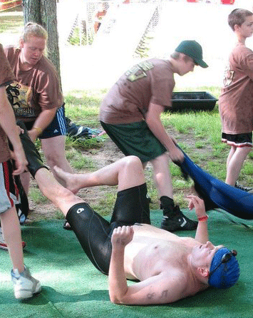 how-to-take-off-wetsuit.gif